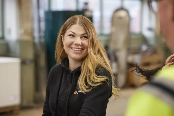 smiling woman in Strukton clothes