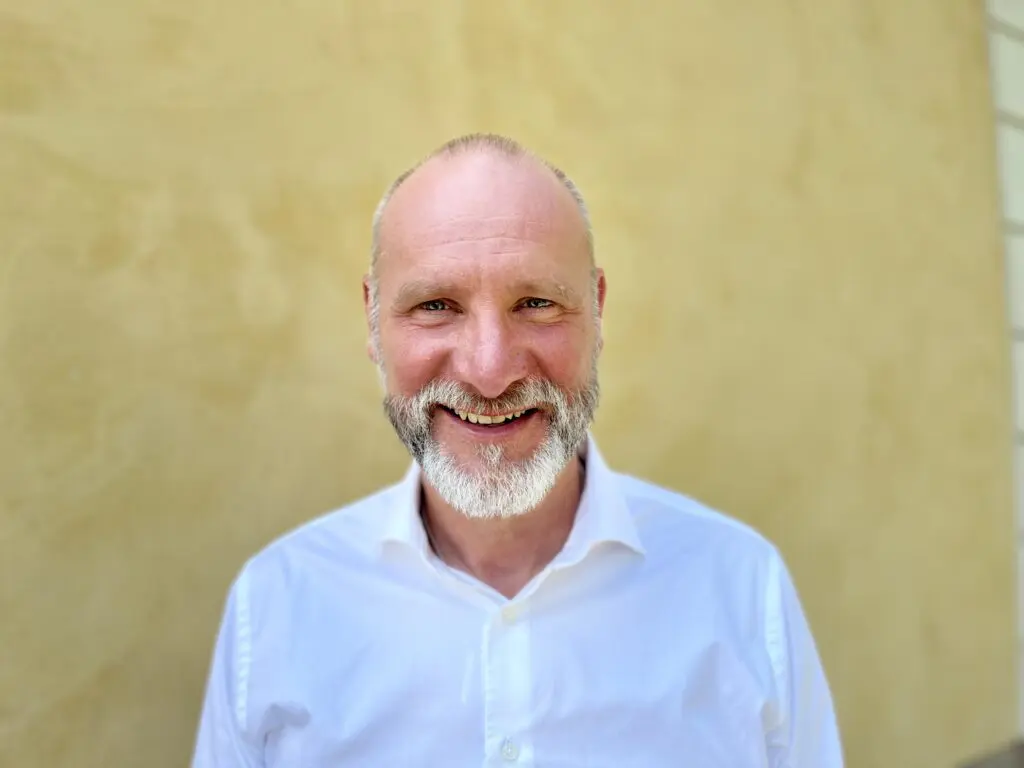 En bild av en medarbetare som arbetar som affärschef på Strukton AB